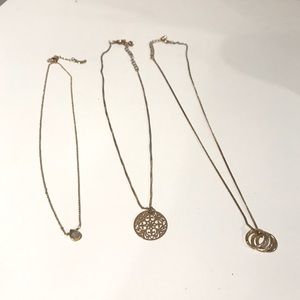 Set of 3 gold necklaces
